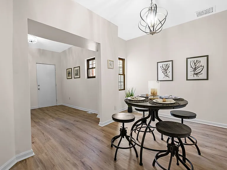 826 Walnut St — Photo 5