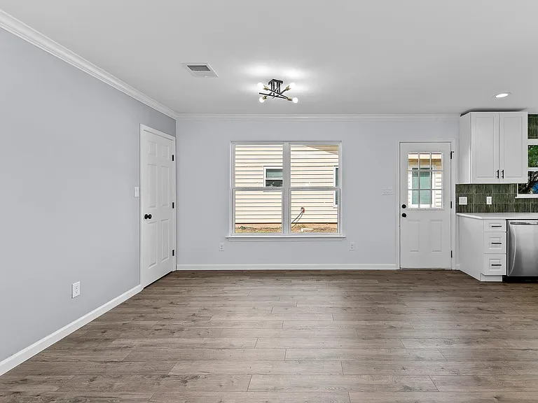 1307 Yorkshire Dr — Photo 18