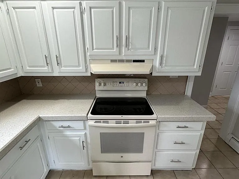 1114 Old Freehold Rd — Photo 9
