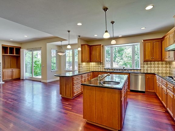 5th image of 864 Barron Ave