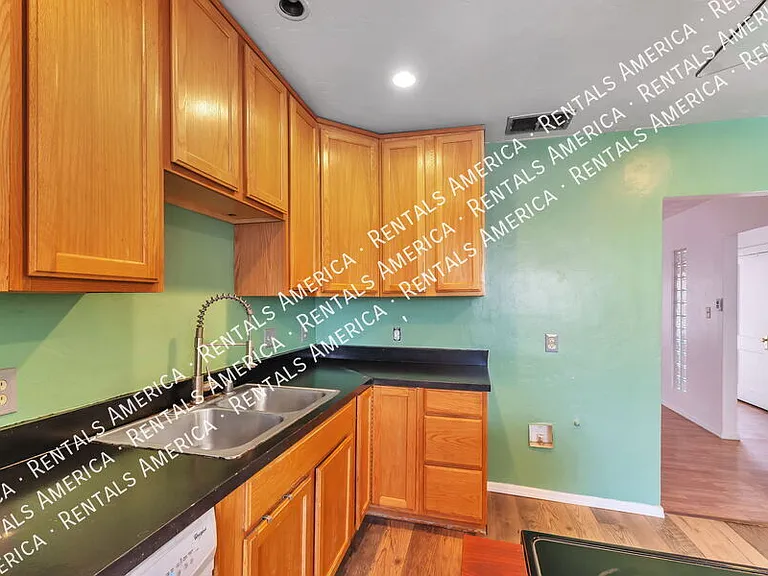 9011 W Floyd St — Photo 3