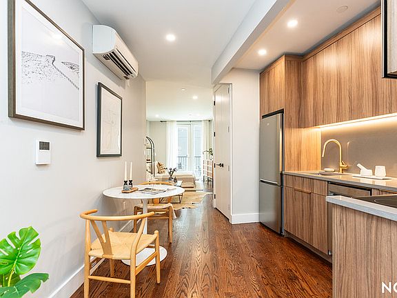 3rd image of 31-61 Vernon Blvd #5Q
