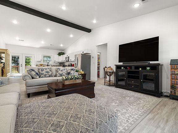 4th image of 202 Forest Ave