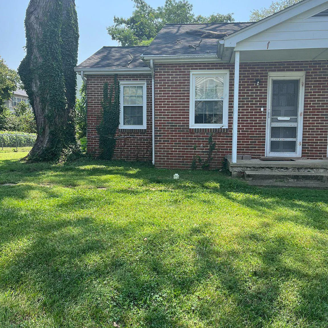 1 bed, 1.0 bath, 1001 sqft, $1,200 — Photo 2