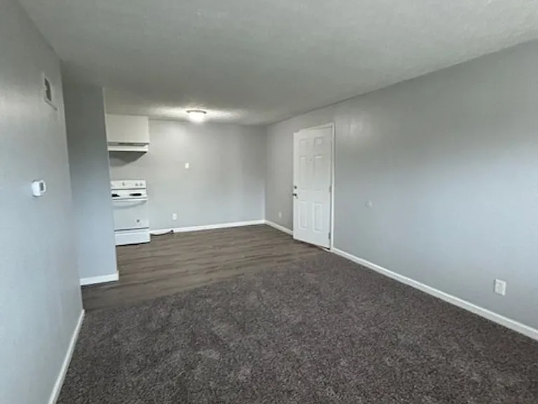 608 N Woodland Dr — Photo 6
