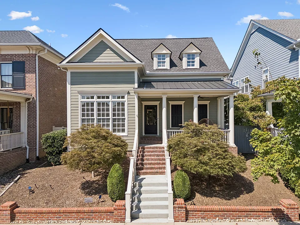 107 Gladstone Ln