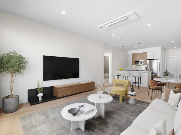 4525 Bergenwood Avenue image 2 of 8