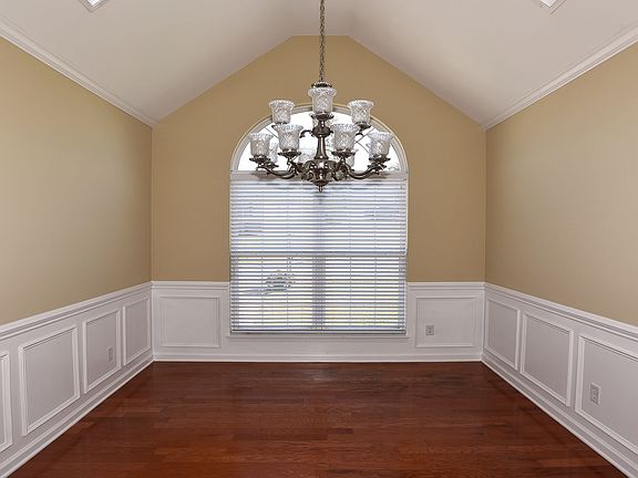 3rd image of 8165 Stillwater Cir