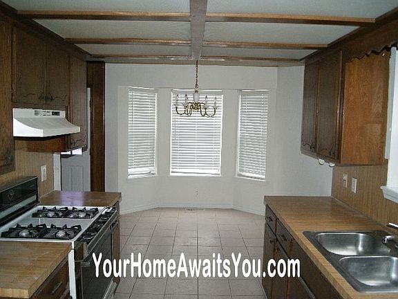 Kitchen / Breakfast View