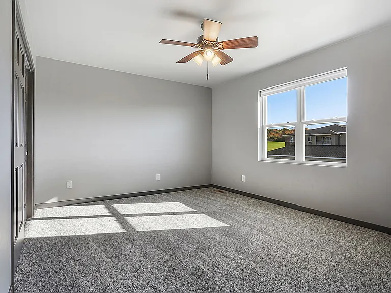 635 Diversity Dr — Photo 25