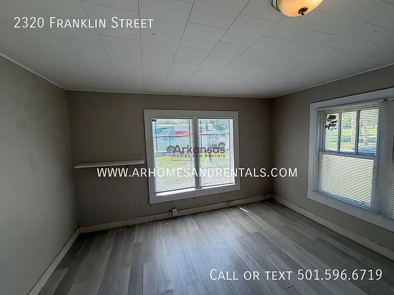 2320 Franklin St — Photo 9