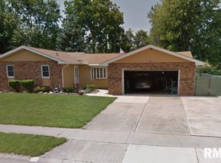 13 Arthur Dr, Rochester, IL 62563