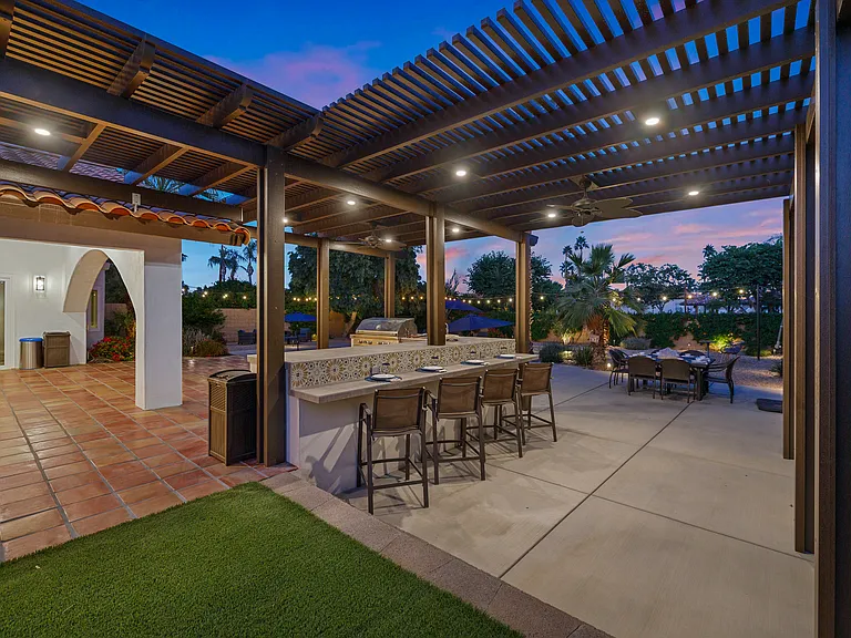 Unleash your inner mixologist and have a drink from one of the four bar-height stools.