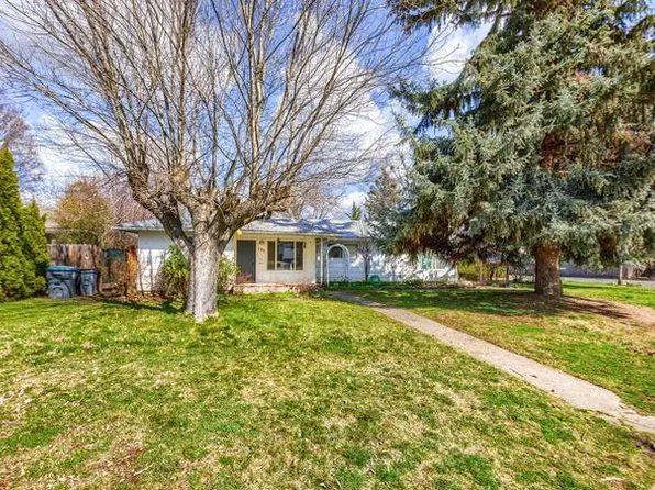 157 S Church St, Phoenix, OR 97535
