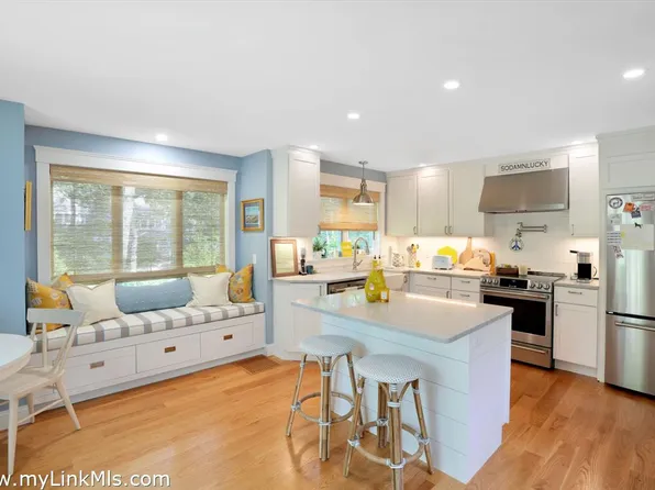 7 Meetinghouse Village Way, Edgartown, MA 02539
