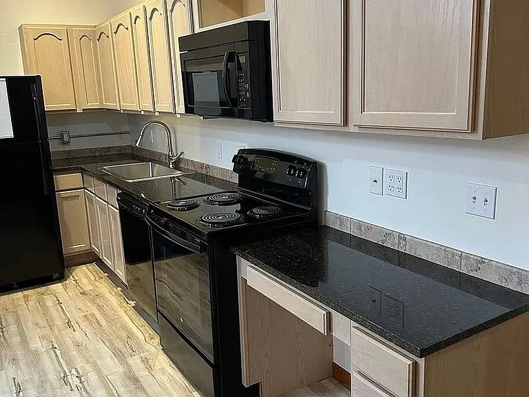 107 N Main St — Photo 19