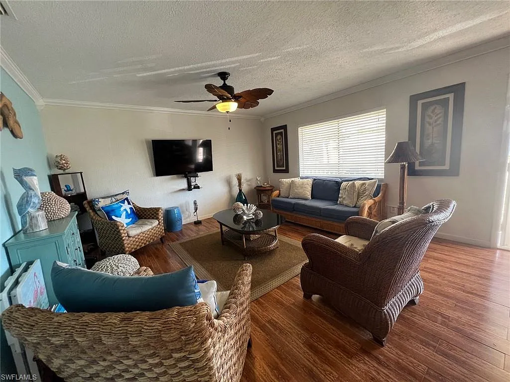 2 bed, 2.0 bath, 886 sqft, $2,500 — Photo 3