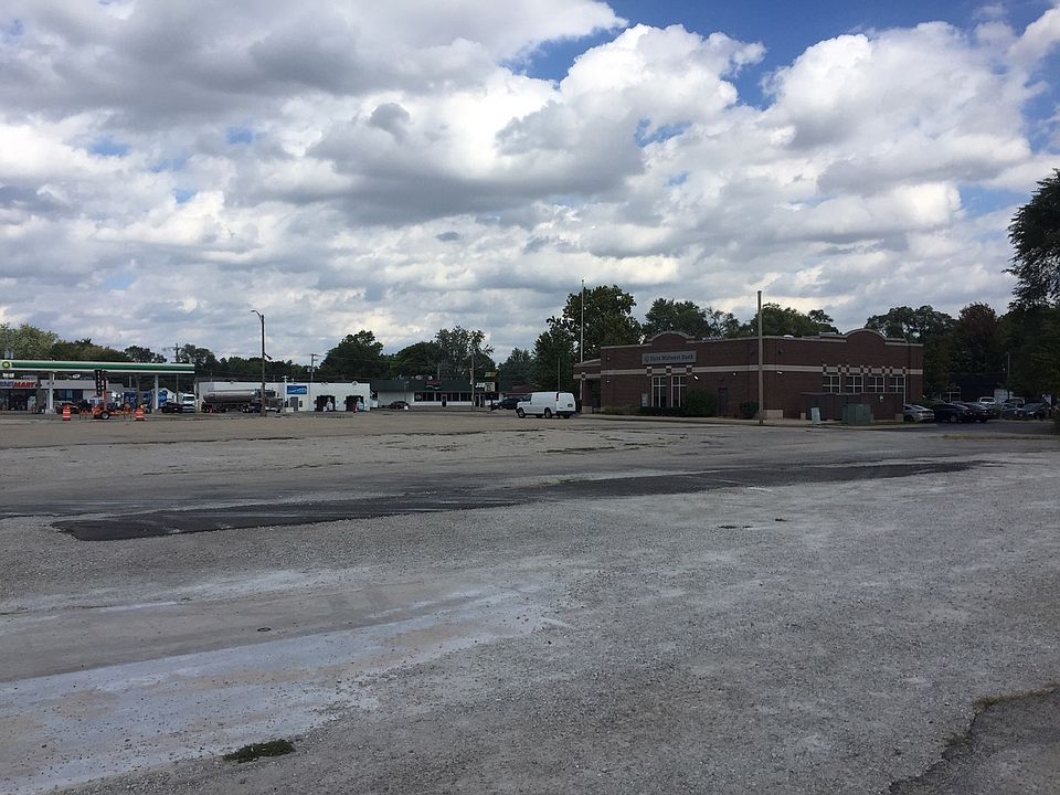2nd image of 35 S Broadway St