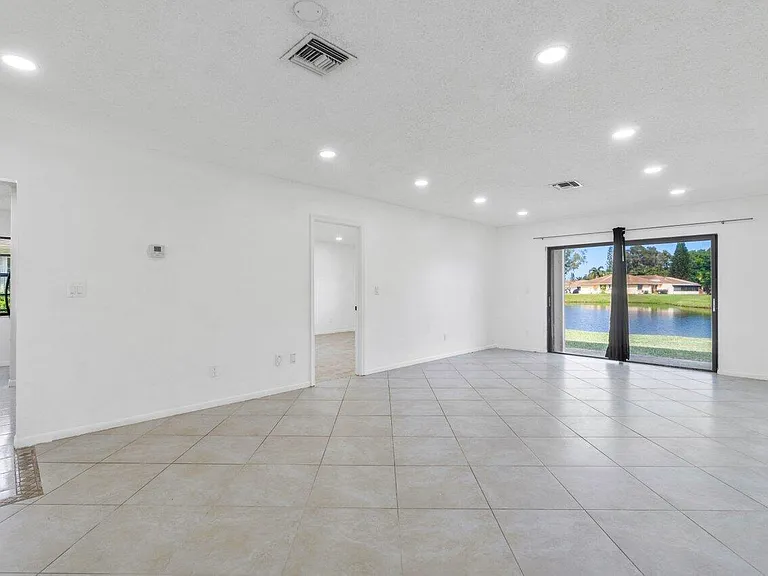 1620 Granfern Ave #1620 — Photo 12
