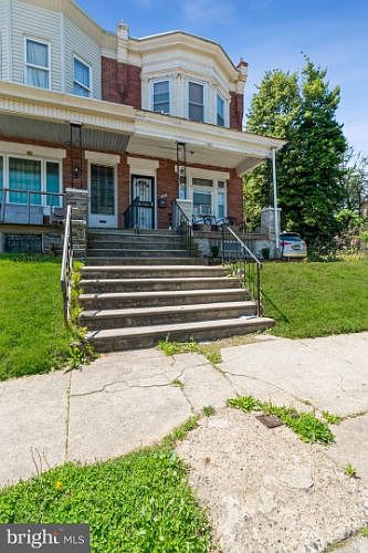 1st image of 250 W Grange Ave