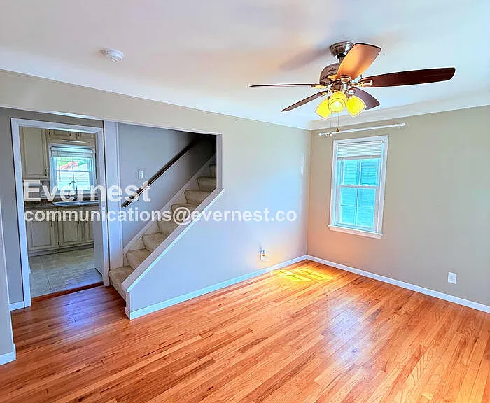 1313 Donald Ave — Photo 7