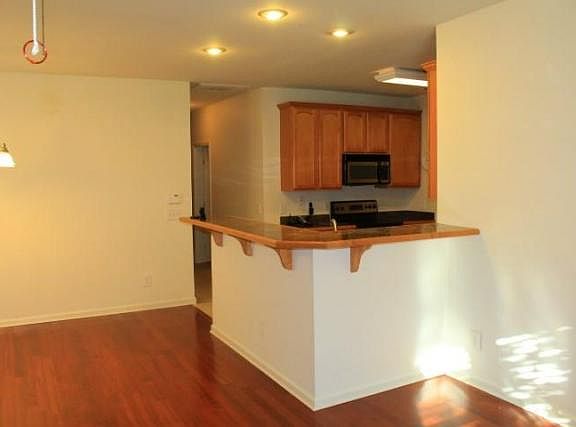 4th image of 247 Fountains Park Blvd