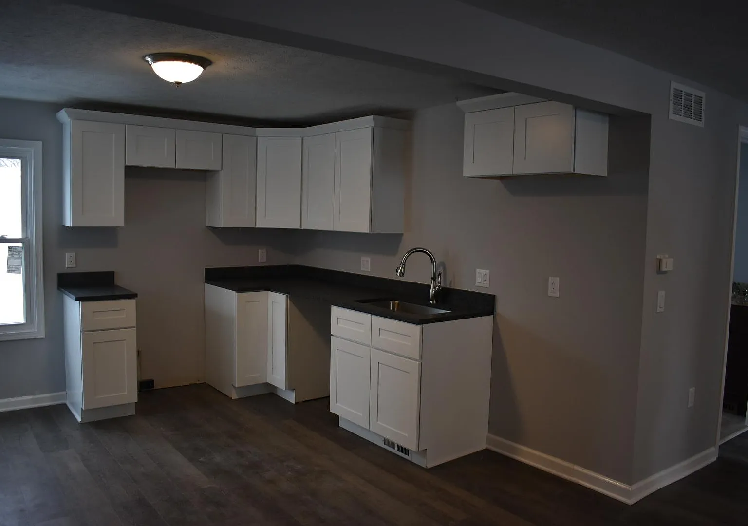 2 bed, $1,300 — Photo 2