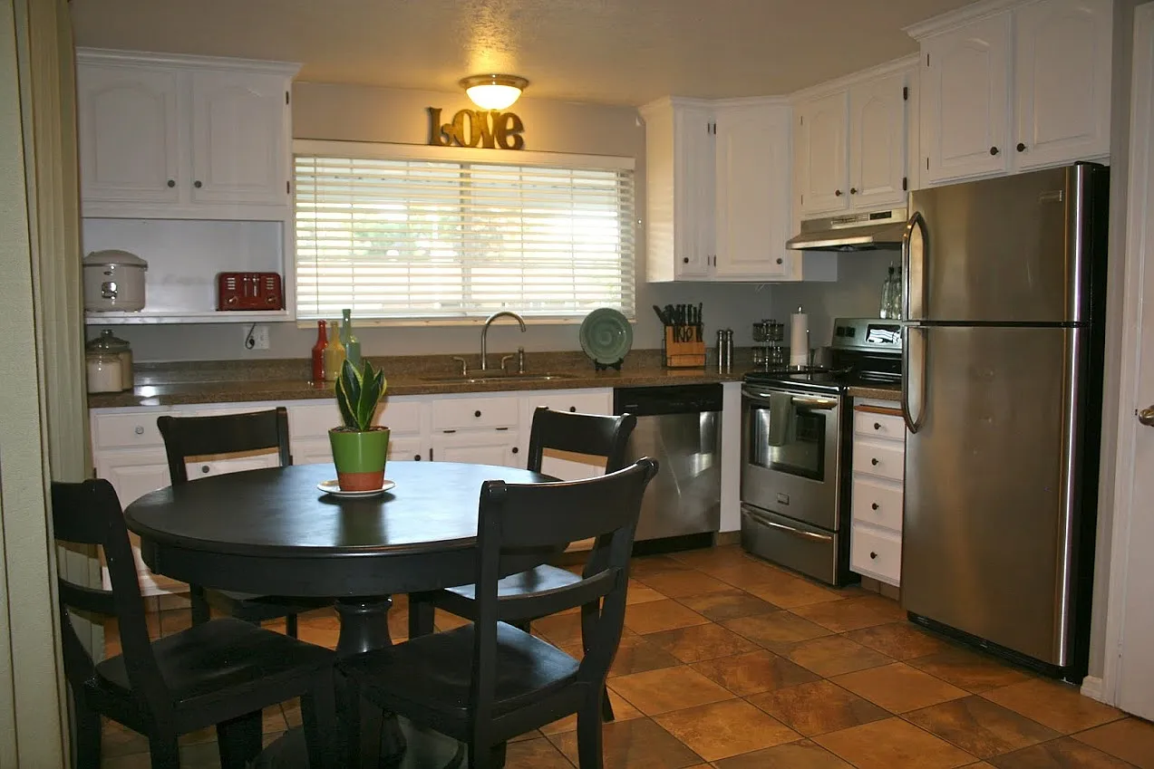 4 bed, 2094 sqft, $2,595 — Photo 2