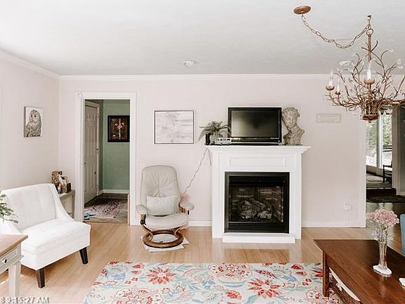 3rd image of 62 Pleasant St