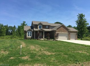 78 Cedars Dr, North Lima, OH 44452