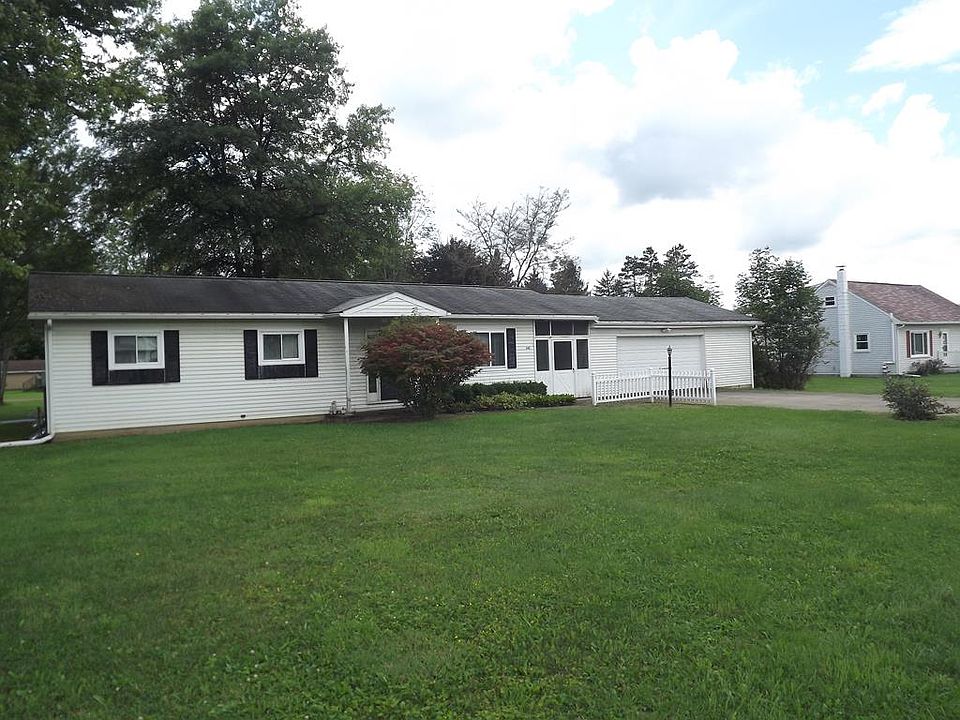 1st image of 241 Oak Ln