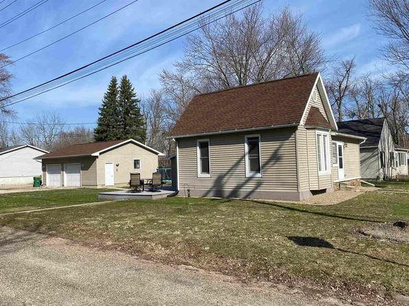 715 9th Ave SW, Independence, IA 50644