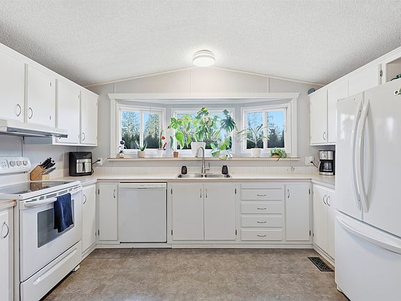 5th image of 1555 Howe Rd #35