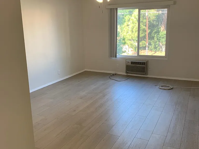 5000 Coldwater Canyon Ave #4 — Photo 4