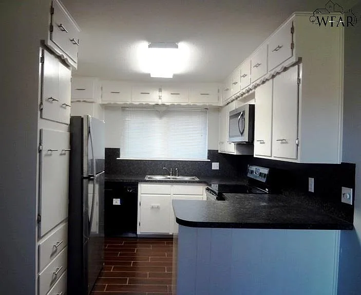 4714 Lois Ln — Photo 3