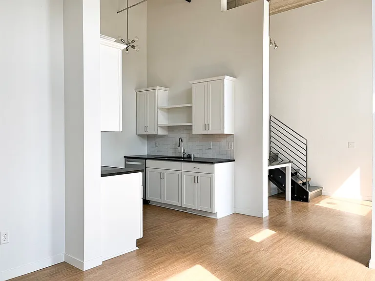 Grand & Syndicate Apartments — Photo 20