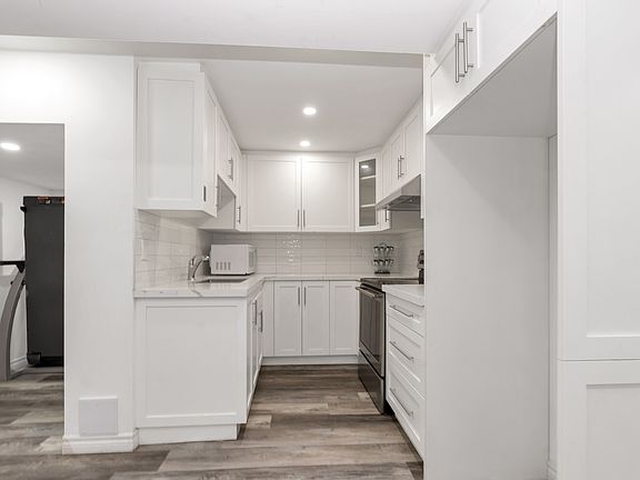 2nd image of 132 Castlehill Rd #L