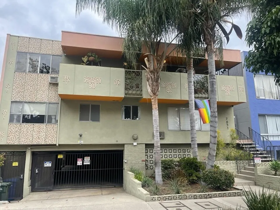 119 - 7631 Norton Ave