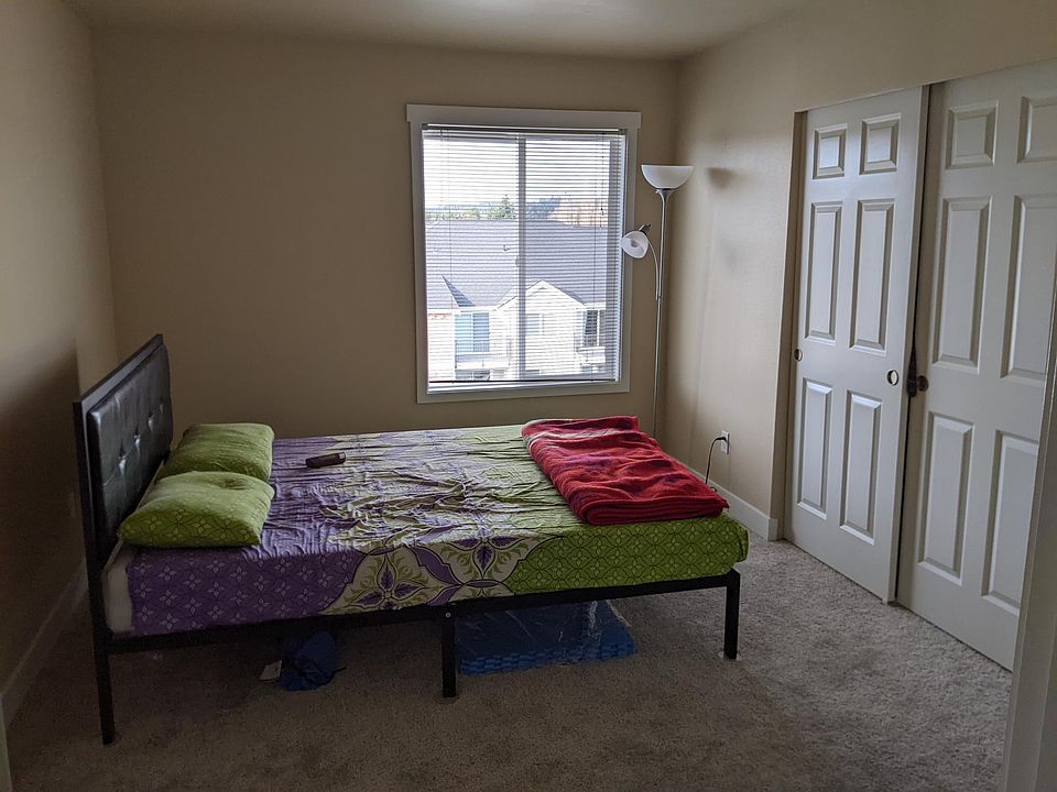 2nd image of 13703 NE 10th Pl #311