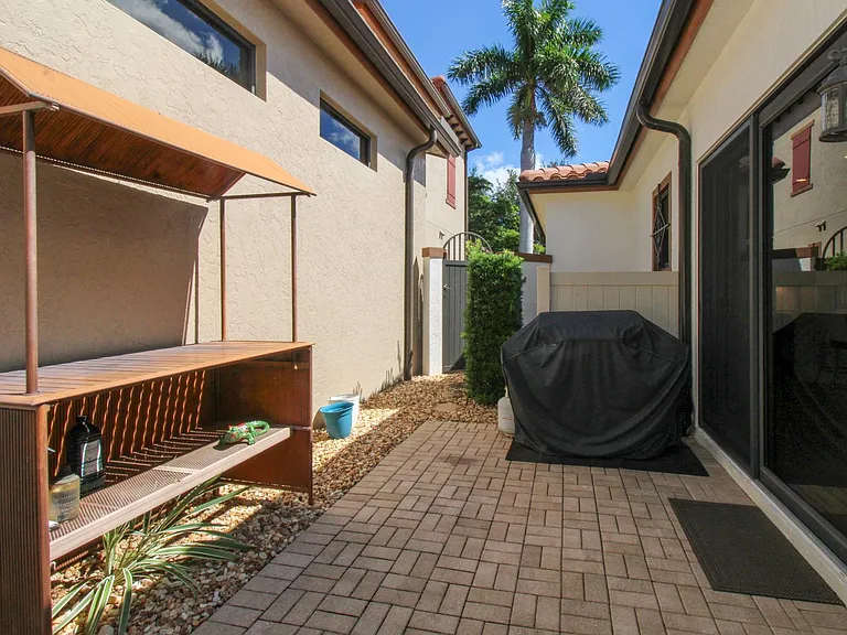 8000 Cordoba Pl — Photo 12