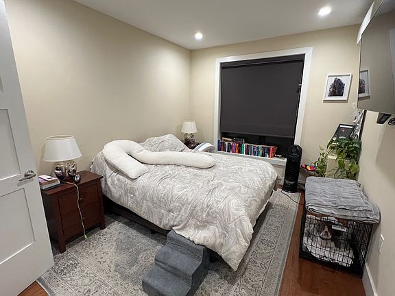 5th image of 2412 24th Ave #3B
