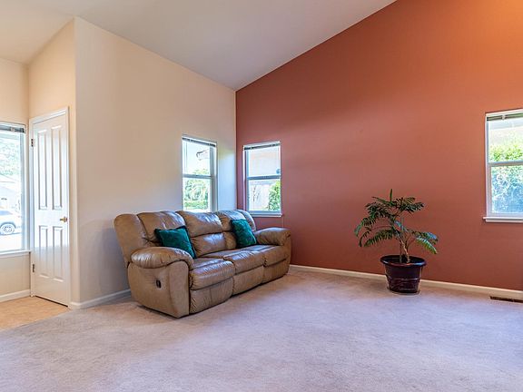 5th image of 1651 Las Brisas Dr