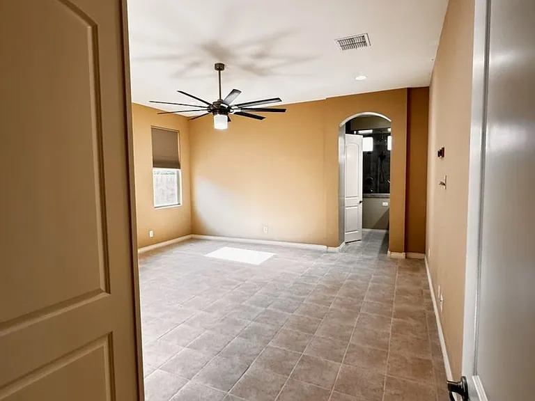 268 E Powell Way — Photo 23