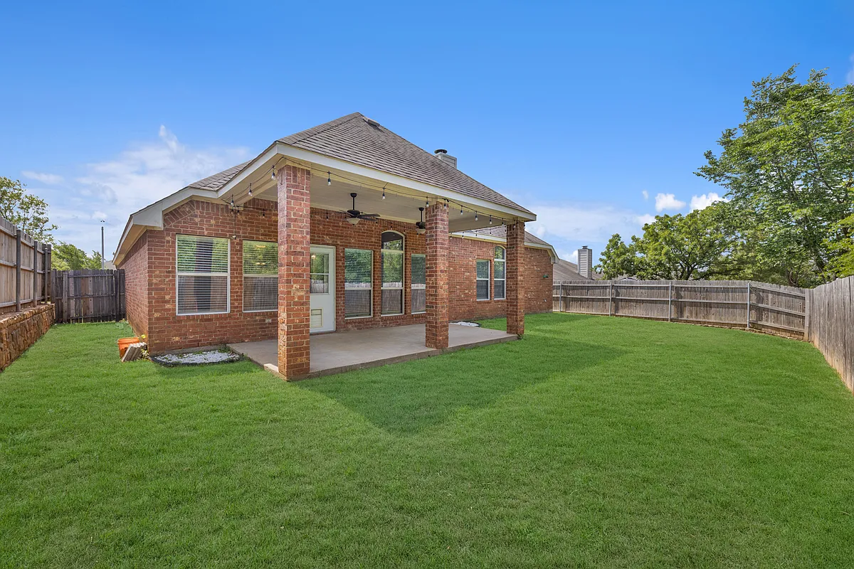 Building Photo - 2432 Castle Pines Dr