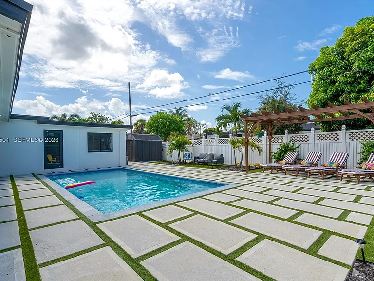 3609 SW 23rd St — Photo 5