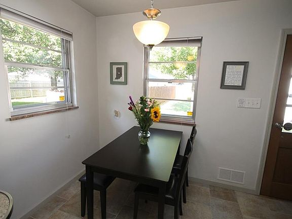 4th image of 6177 Rosslyn Ave