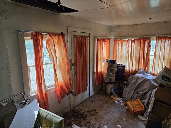 4th image of 290 E Decatur Ave