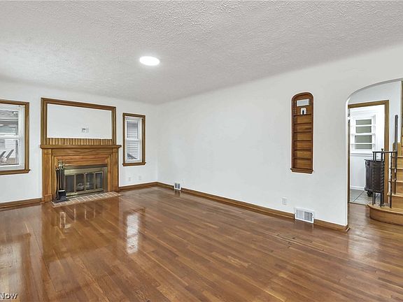 2nd image of 3802 Forestwood Dr