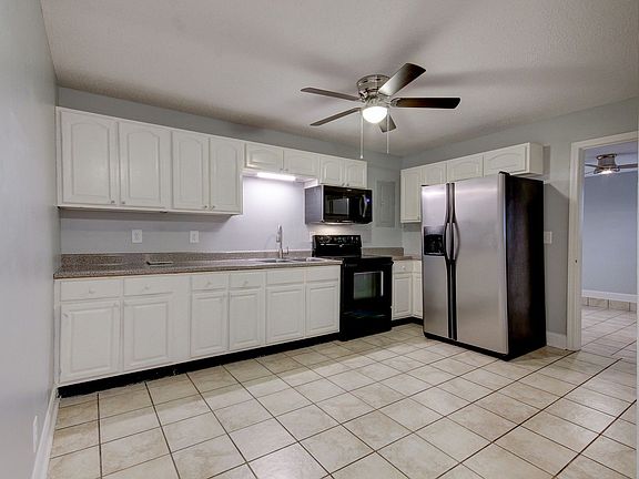 4th image of 1302 Daniel St
