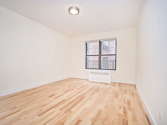5th image of 31 Ocean Pkwy APT 3L